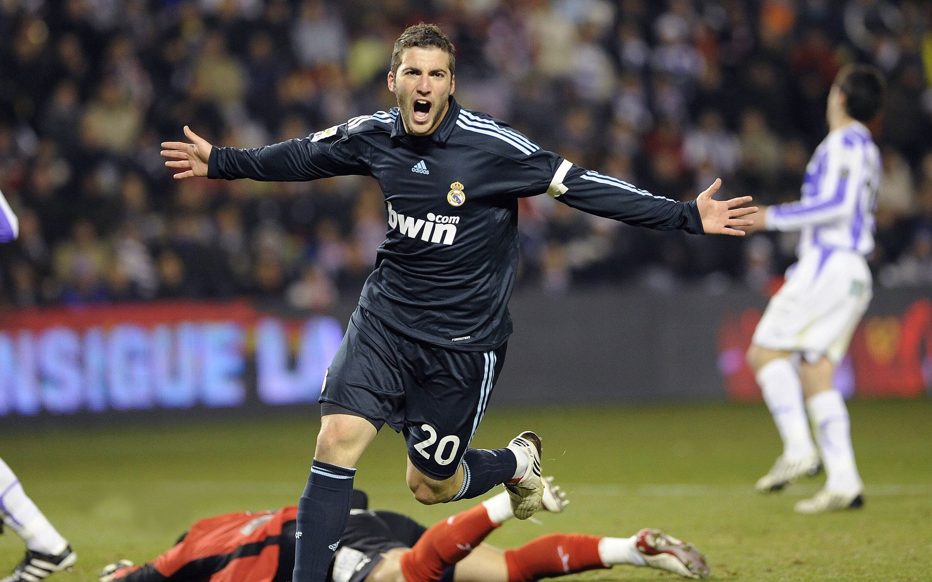 华体会官网注册-空翻与转体细节调整，高分动作增多，空翻转体怎么练